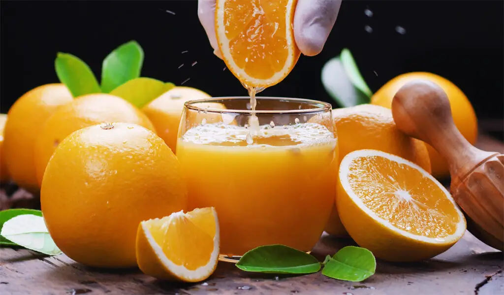 ausgepresster Orangensaft in einem Glas